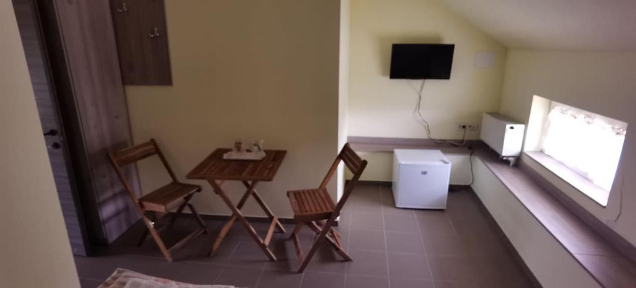Pensiune Si Cazare La Mitza Giarmata Εξωτερικό φωτογραφία
